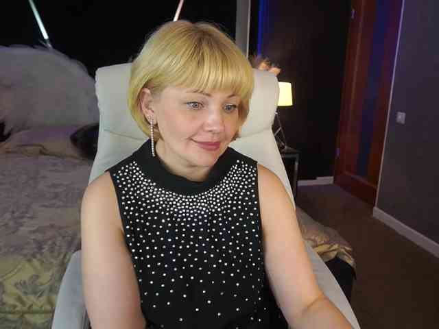 AmiraNight webcam