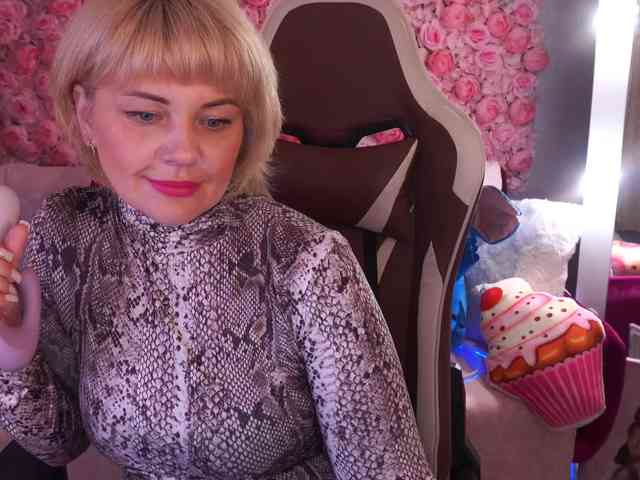 AmiraNight webcam