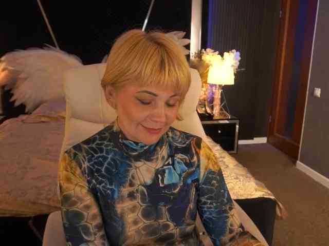 AmiraNight webcam