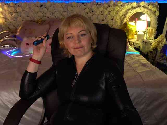 AmiraNight webcam