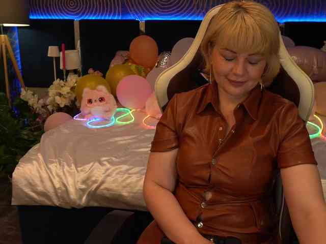 AmiraNight webcam