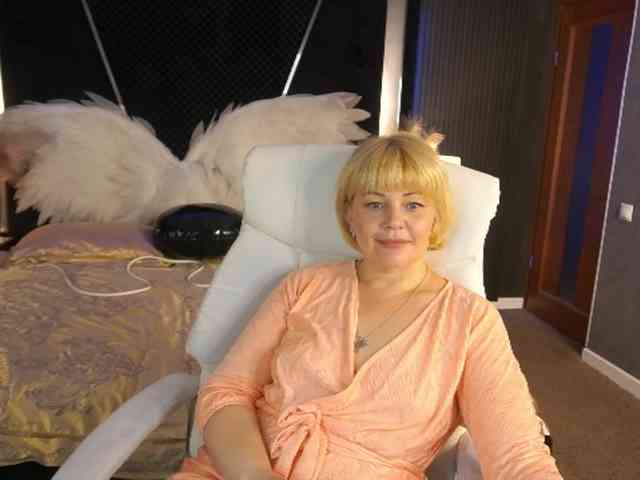 AmiraNight webcam