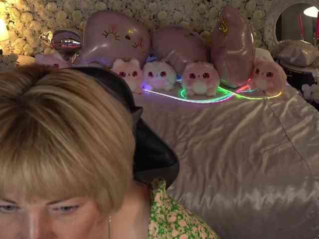 AmiraNight webcam