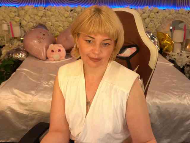 AmiraNight webcam