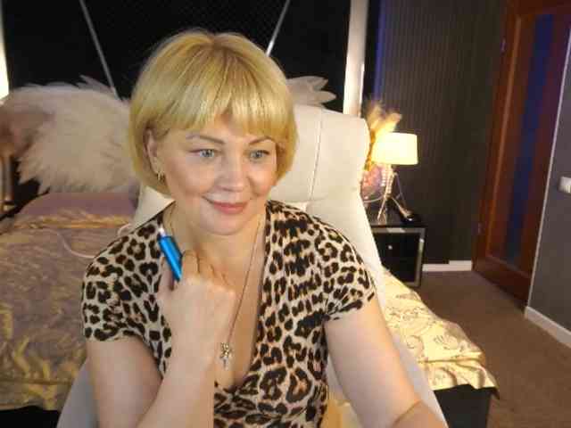 AmiraNight webcam