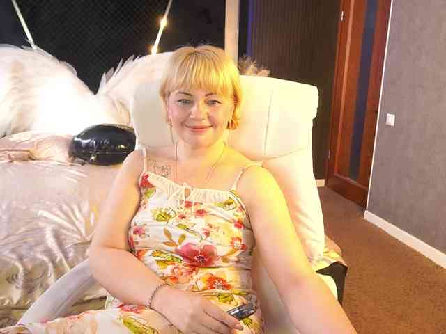 AmiraNight webcam