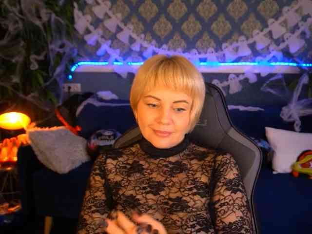 AmiraNight webcam