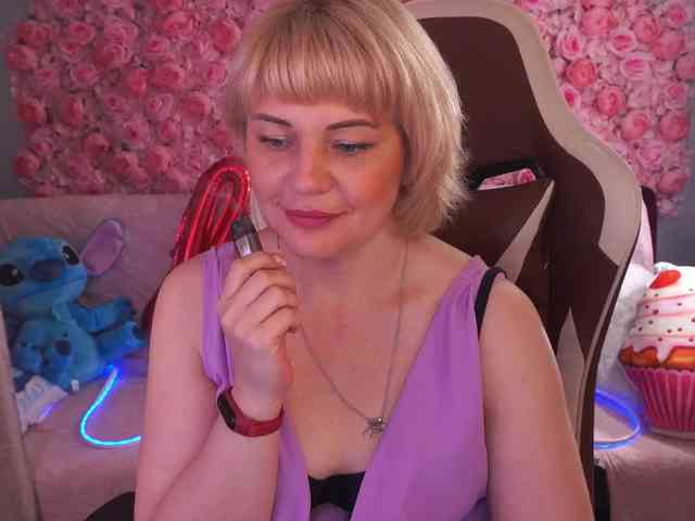 AmiraNight webcam