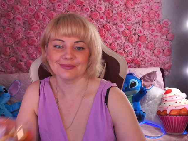 AmiraNight webcam