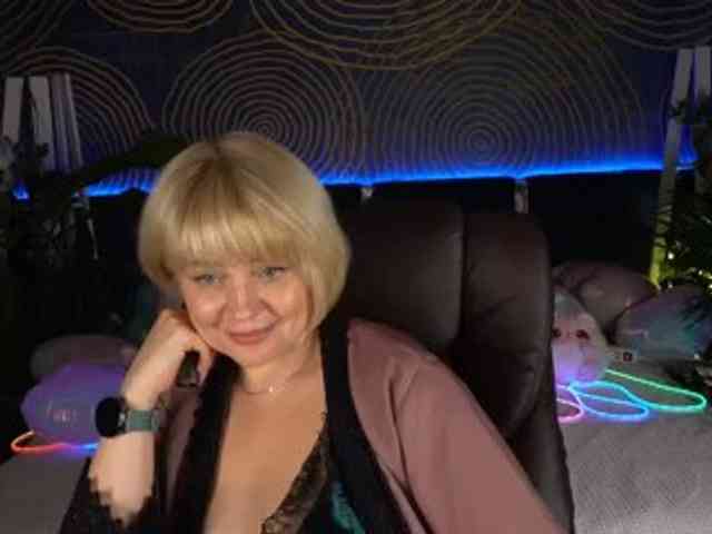 AmiraNight webcam