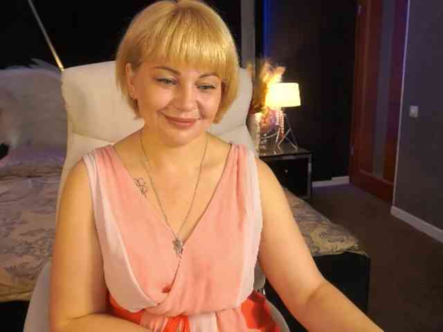 AmiraNight webcam