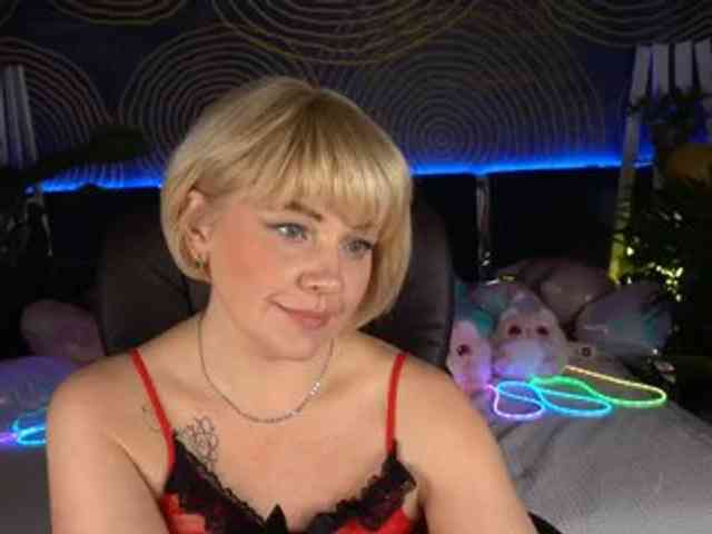AmiraNight webcam