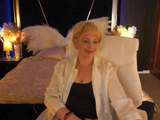 AmiraNight webcam