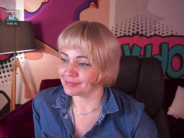 AmiraNight webcam
