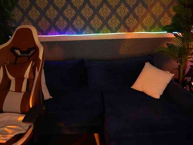 AmiraNight webcam