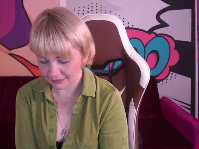 AmiraNight webcam