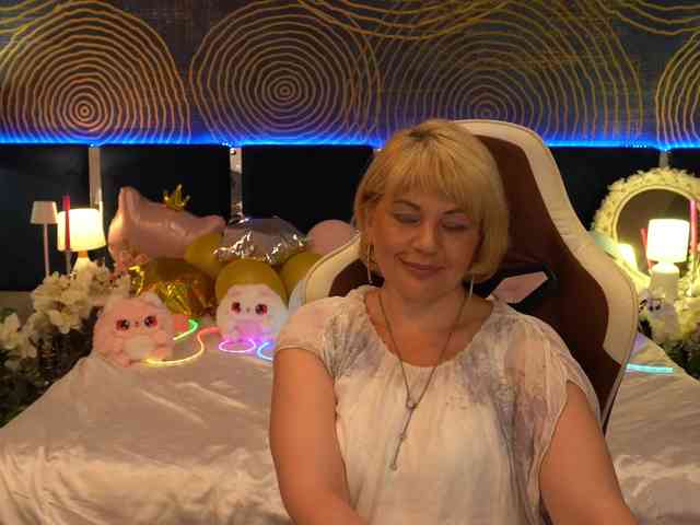 AmiraNight webcam