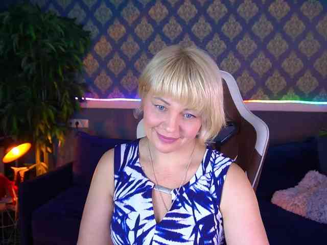 AmiraNight webcam