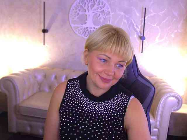 AmiraNight webcam