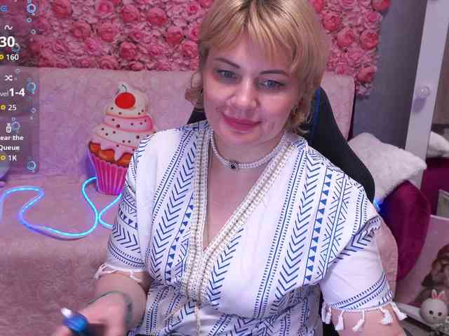 AmiraNight webcam