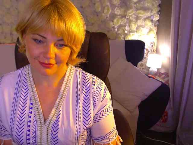 AmiraNight webcam
