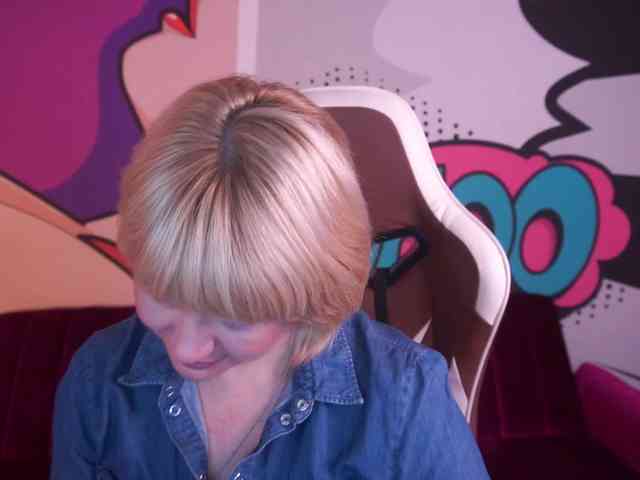 AmiraNight webcam