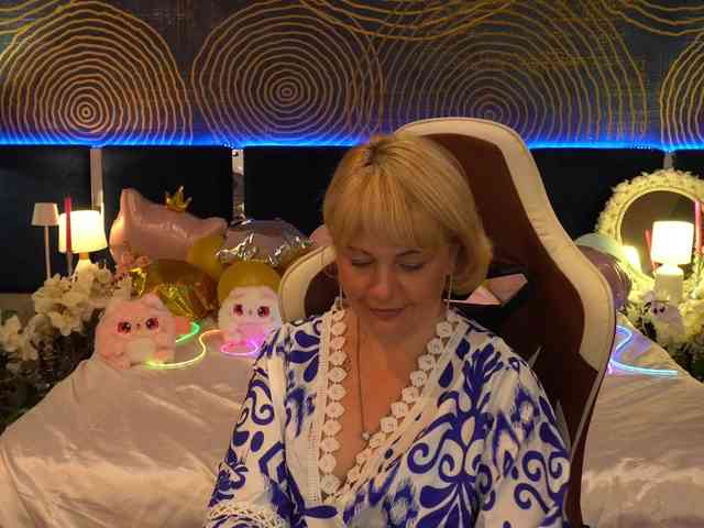 AmiraNight webcam