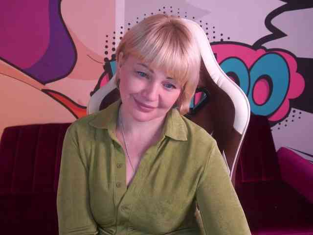 AmiraNight webcam