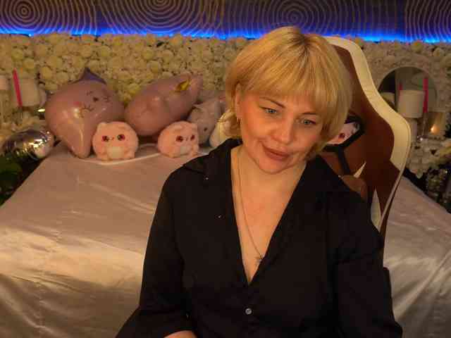 AmiraNight webcam