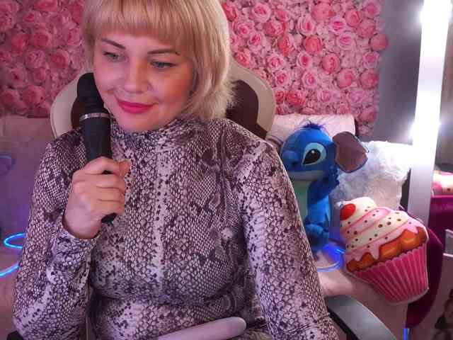 AmiraNight webcam