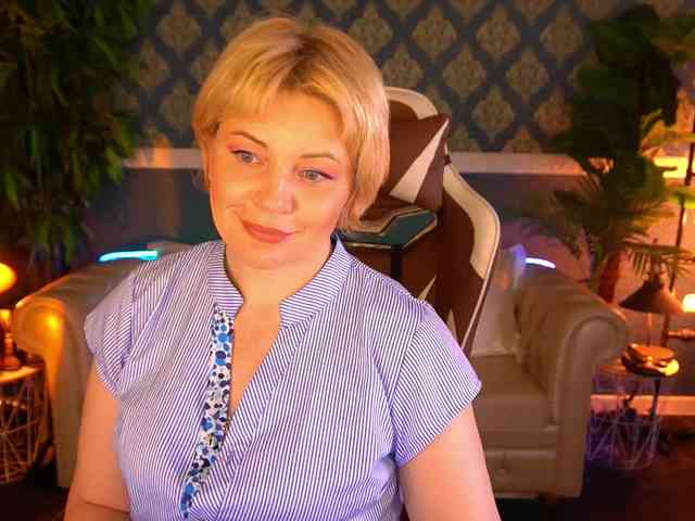 AmiraNight webcam