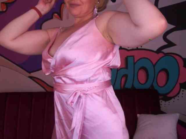 AmiraNight webcam