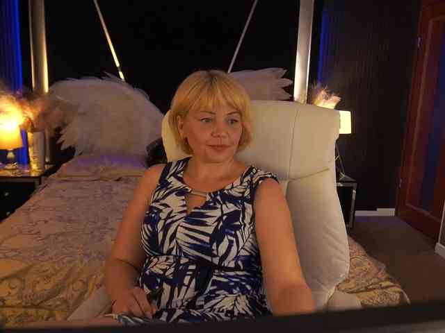 AmiraNight webcam
