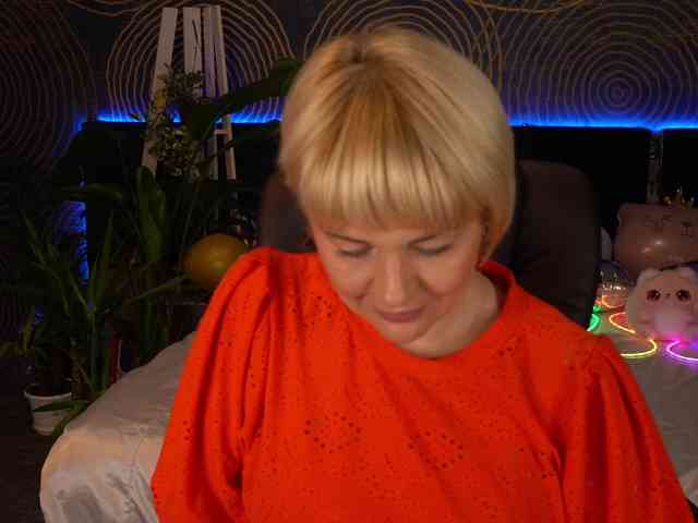 AmiraNight webcam