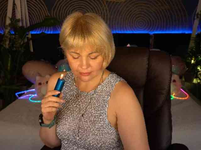 AmiraNight webcam