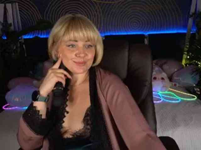 AmiraNight webcam
