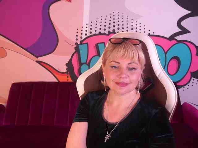 AmiraNight webcam