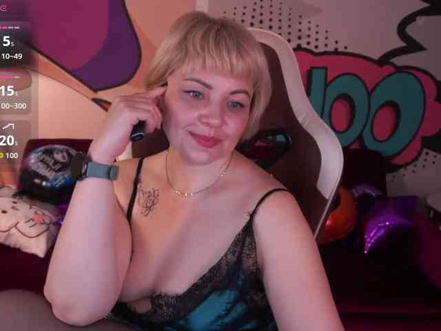 AmiraNight webcam