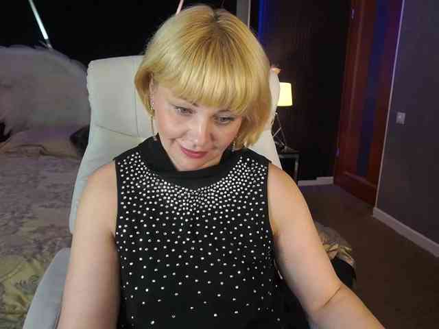 AmiraNight webcam