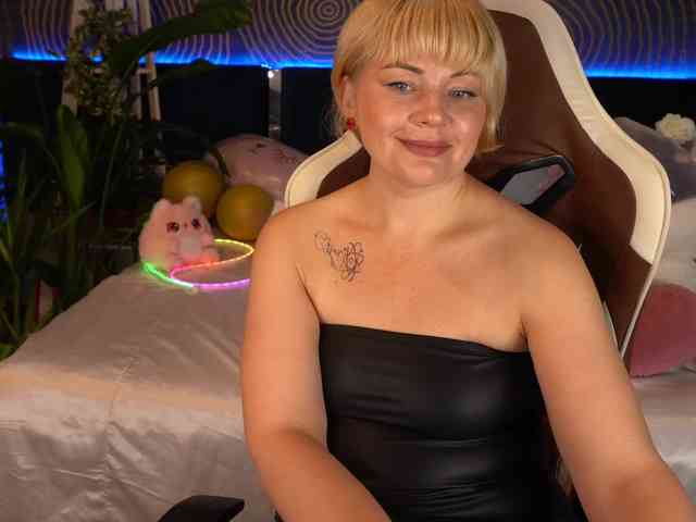 AmiraNight webcam