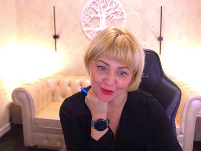 AmiraNight webcam