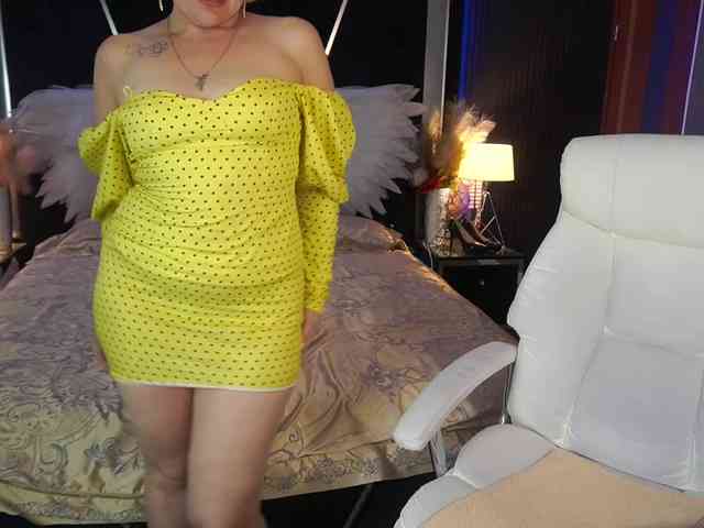 AmiraNight webcam
