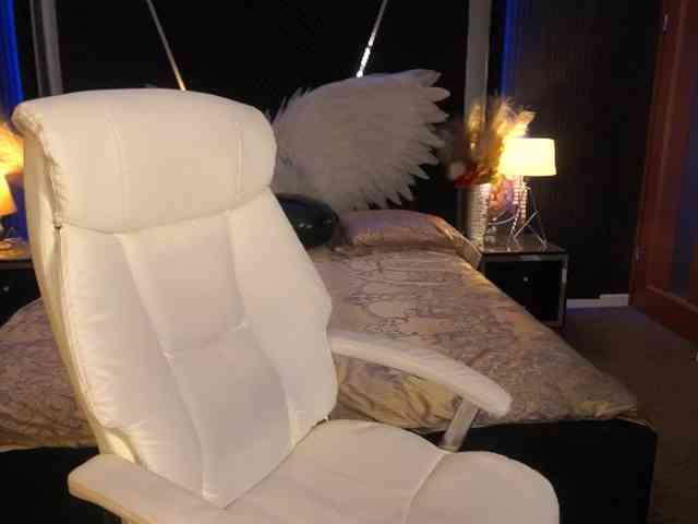 AmiraNight webcam