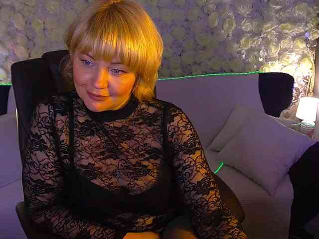 AmiraNight webcam