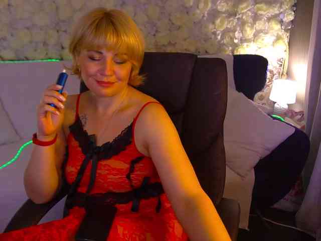 AmiraNight webcam