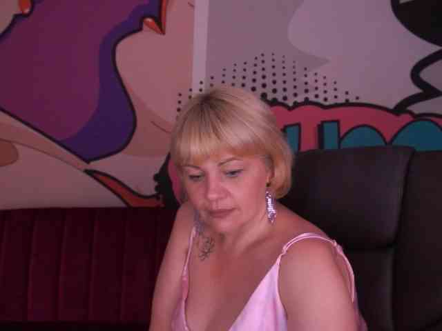 AmiraNight webcam