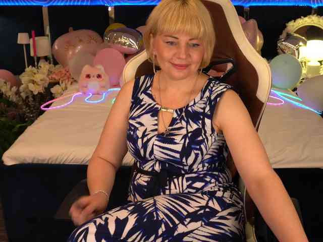 AmiraNight webcam