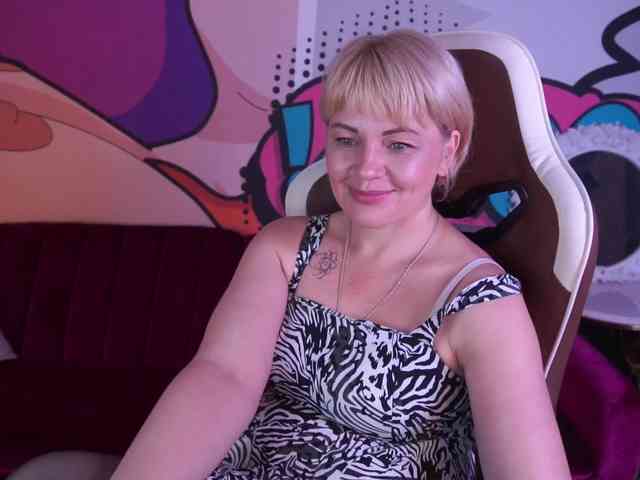 AmiraNight webcam