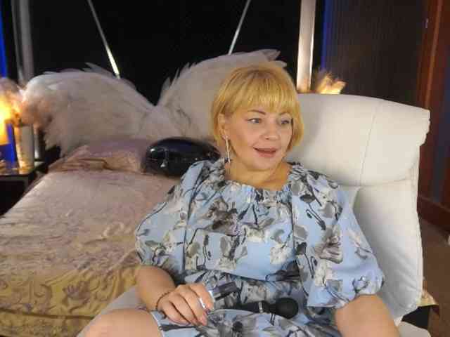 AmiraNight webcam