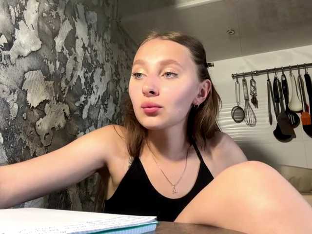 le modèle enchanty-shawty est en webcam porno dans un show sur le site bongacams, il possède les tags suivants: White/Caucasian,Brunette,Hairy